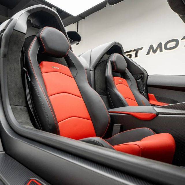 仅有一辆碳纤维版兰博基尼veneno毒药