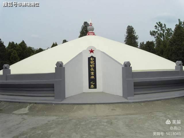 烈士陵园,由于陵内安葬着新四军第四师师长兼淮北军区司令员彭雪枫