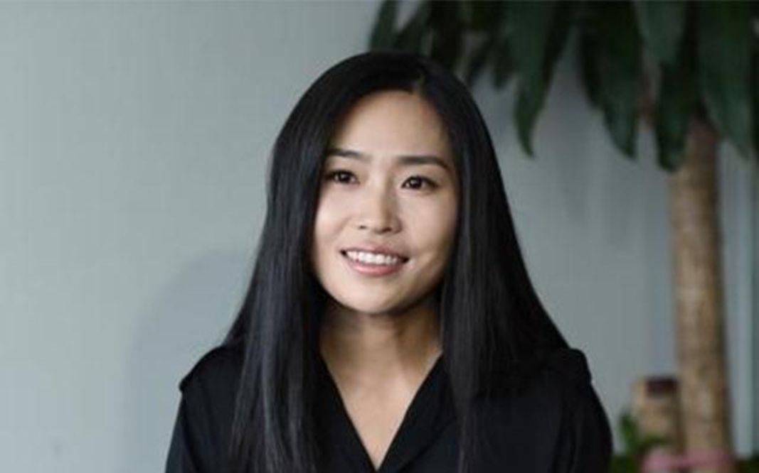 原创张艺谋之女张末父母离婚阴影下长大嫁外国男人情感状况怎样