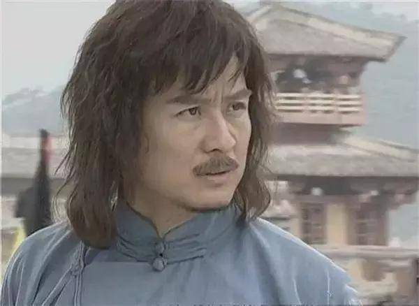 发型盘点十大泡面头男星,第一名最帅毋庸置疑,小李飞刀焦恩俊最适合