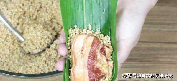 加入适量|教你包粽子啦,江南经典五花肉四角粽,肉馅肥而不腻,粽香四溢