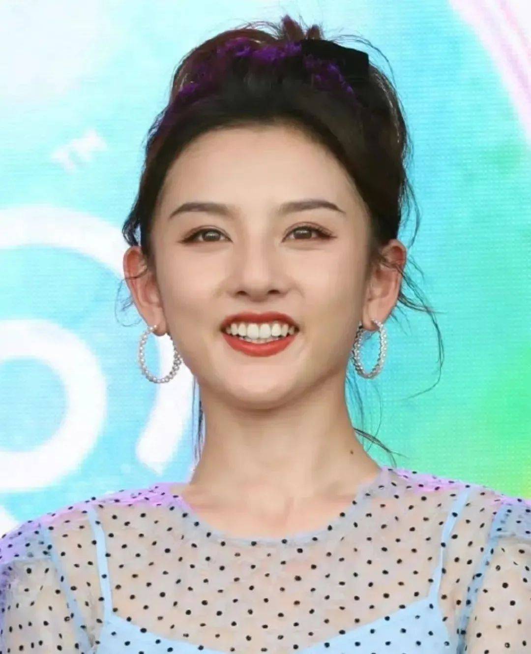 脸部明星整牙后遗症：杨幂脸部松弛，王嘉尔颧骨外扩，宋祖儿法令纹深！！