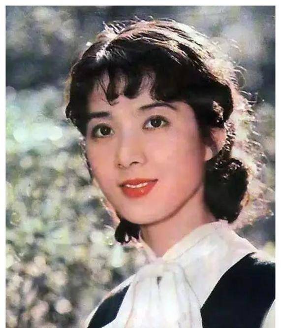 女神|龚雪:80年代封面女神,当红时陷入流言被迫息影,如今过得怎么样?