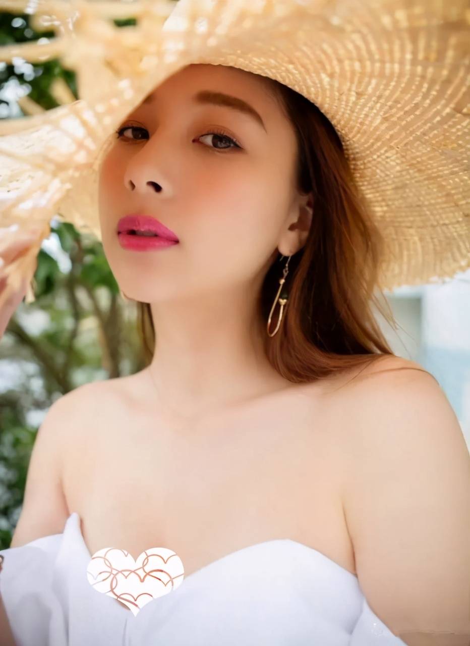 日本第一模特丹羽仁希 简约甜美少女系 媲美石原里美_风格_印花_白色