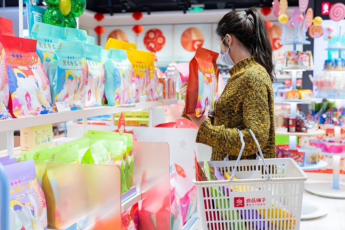 增长迅速|下沉市场成消费复苏引擎，良品铺子全渠道布局优势领先