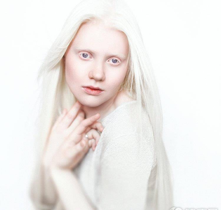 原创辟谣白头发拔一根会长10根减少白发科学的方法有4个