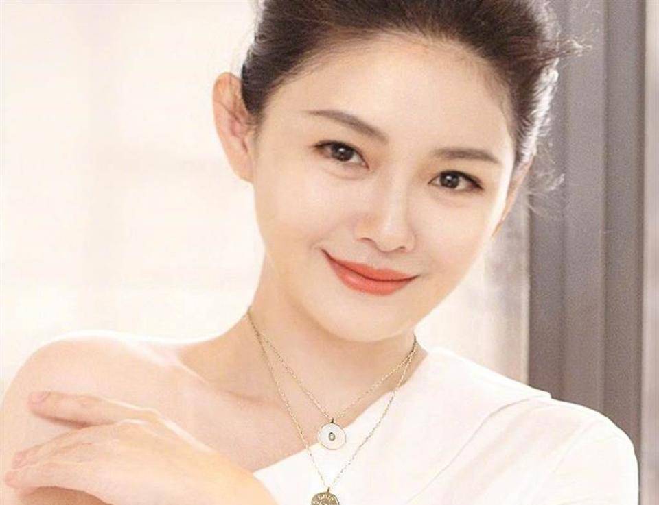 俊晔|大S新婚之后来秀恩爱啦!和具俊晔深夜品酒,像个被爱的小女人