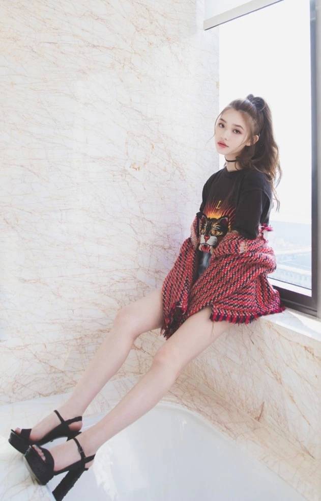 原创最近衬衫不流行打结了可以学林允折衣角显高又有个性