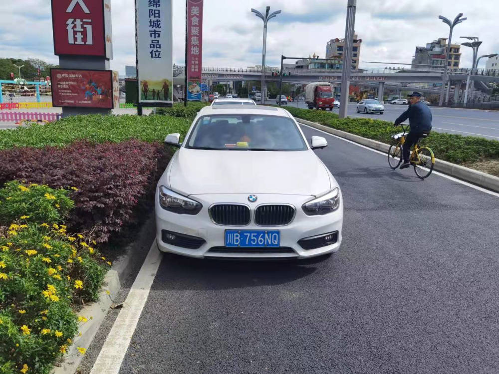 乱停放的那个谁你的名字你的车牌号你的爱车照片全被曝了