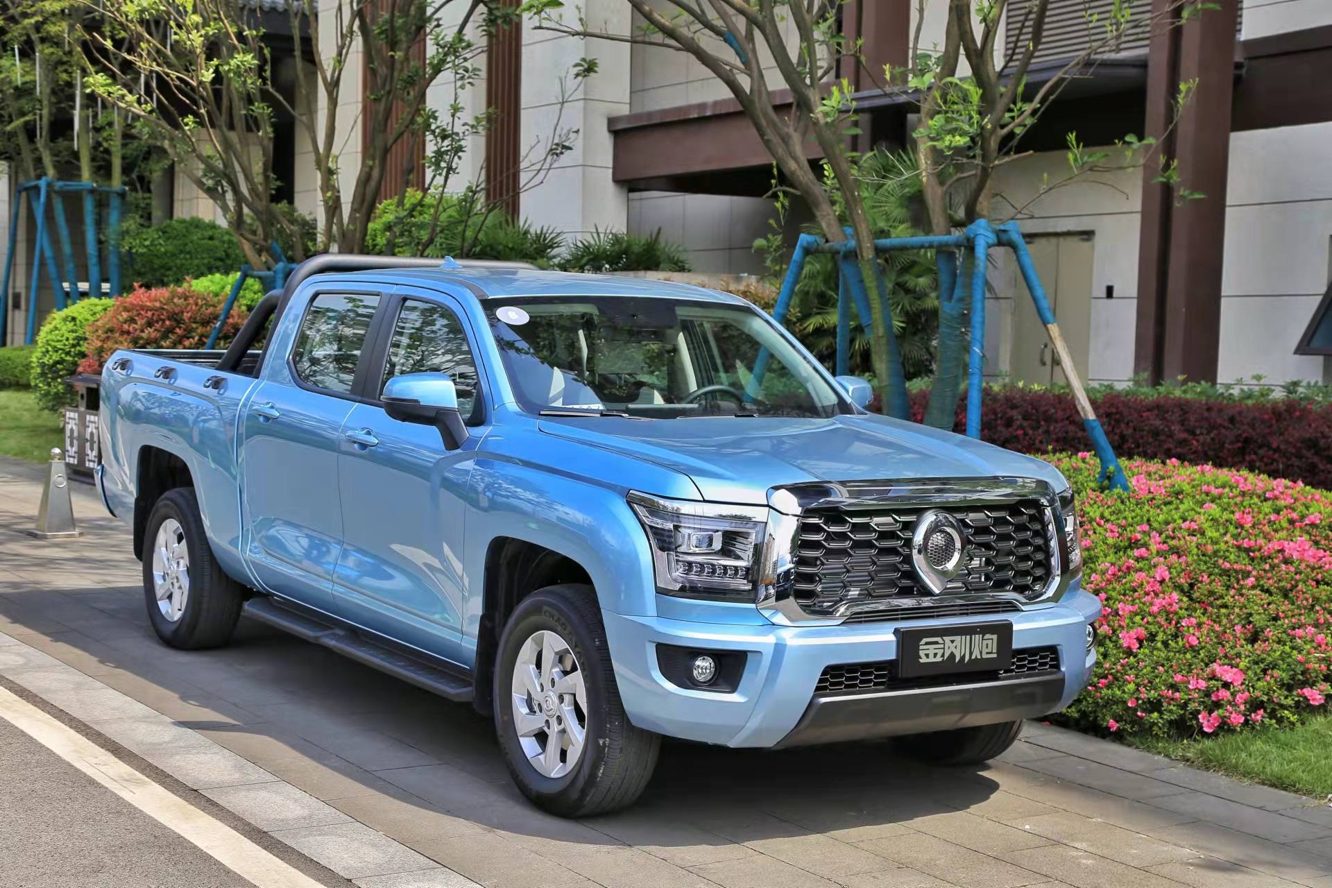 长城金刚炮商用皮卡也玩时尚手动挡开着很带劲