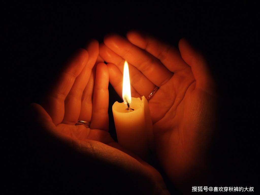 祈祷东航蜡烛图片图片