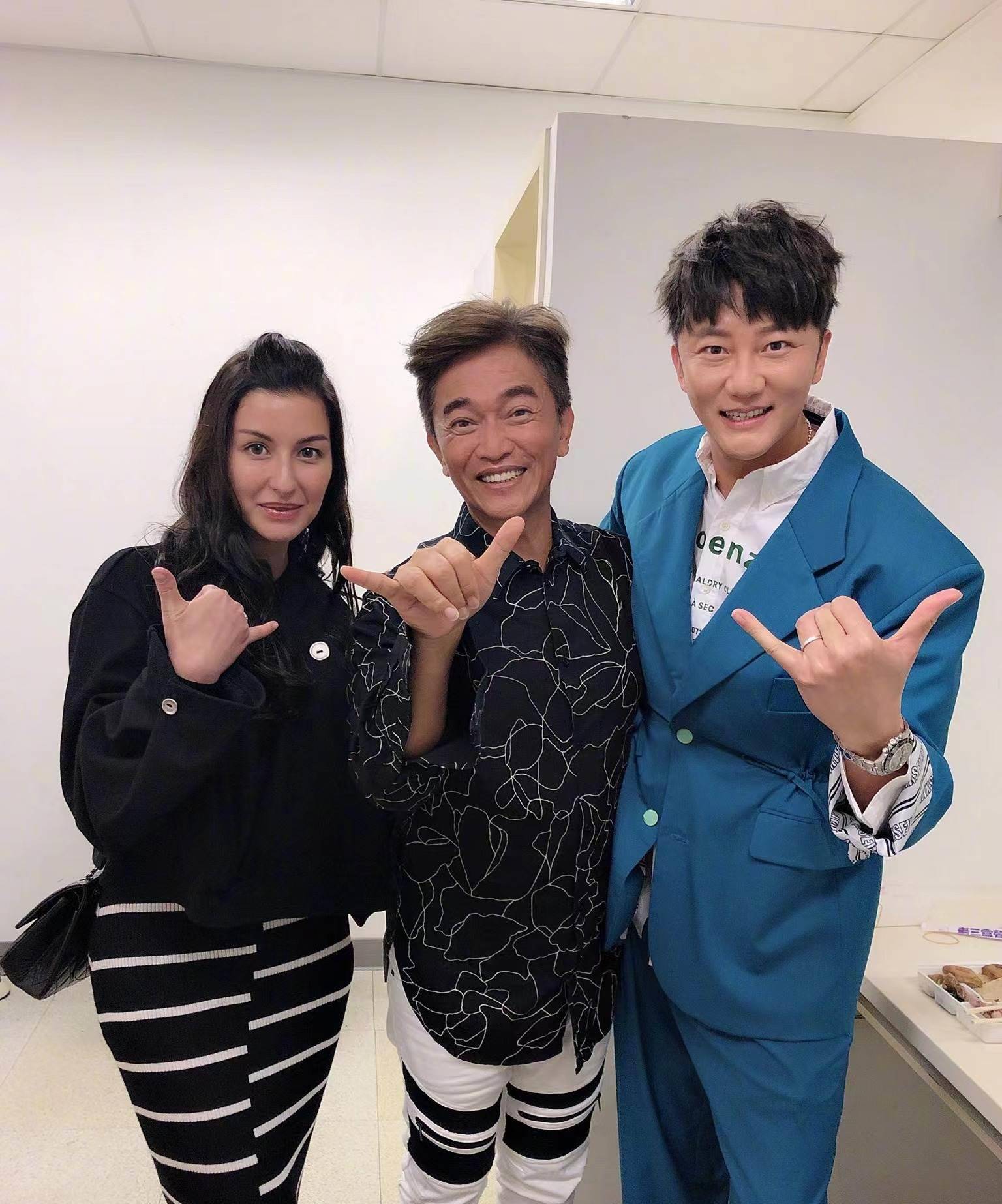 40岁关喆官宣三胎生女,高颜值子抢镜,出身名门杨坤做媒人_sofia_澳门