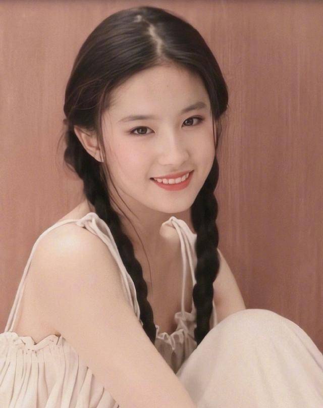 身材男人眼中的美女VS女人眼中的美女，为何差别那么大？