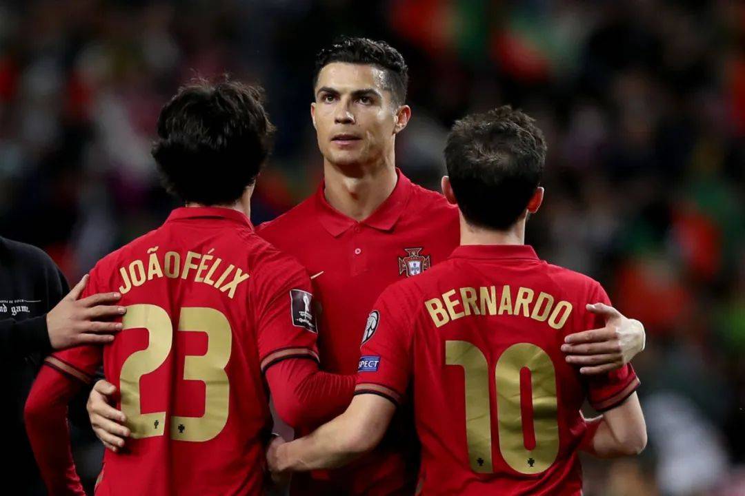 葡萄牙|C罗在葡萄牙躺赢给曼联启示！别总指望巨星救主，全队努力更强大
