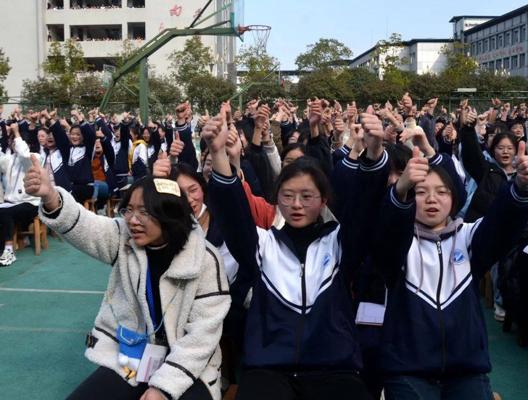 長風破浪正青春蟾宮折桂會有時營山二中高2022屆高考百日衝刺誓師大會