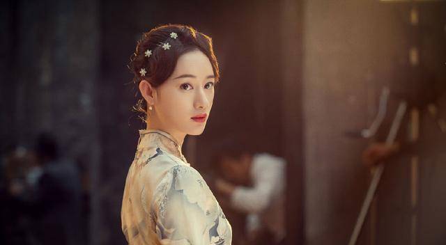 氤氲 郭晓婷终于火了！当“小作精”林湘穿上旗袍，也是美得明艳又娇俏