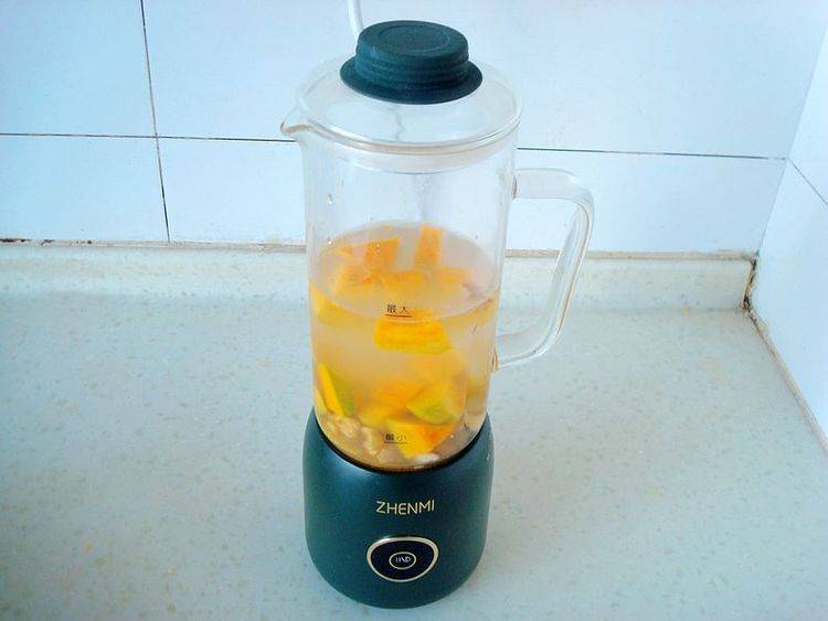 做法|一块南瓜，一把小米，配上三个核桃，做早餐暖和又养胃