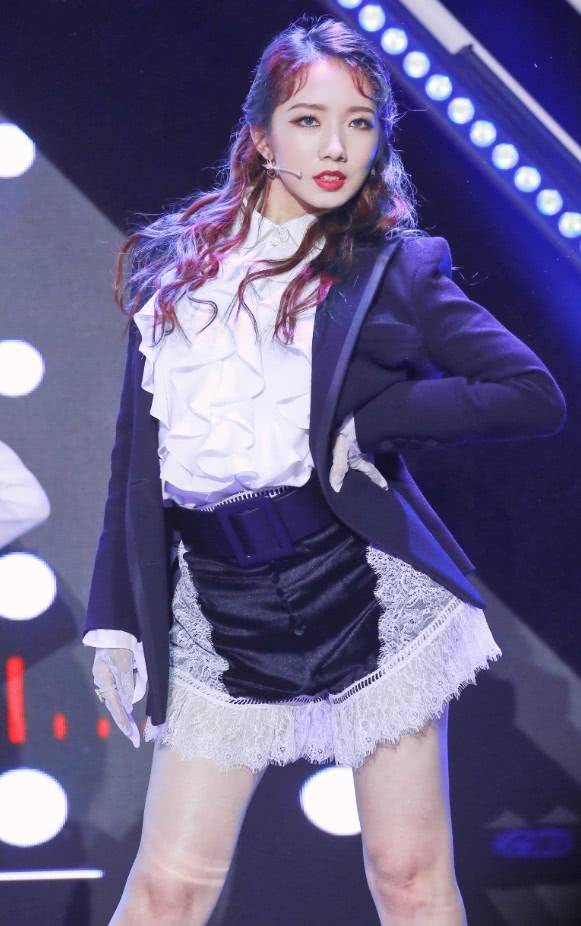 孟美岐太自信了,腿粗还敢挑战"油条裤",看到效果网友原地脱粉_裤子_山