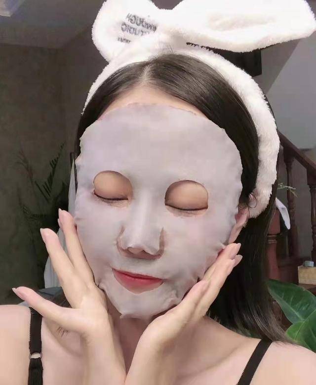 因为夏天“敷面膜”时了解这三点，补水效果显著，并且简单好操作！