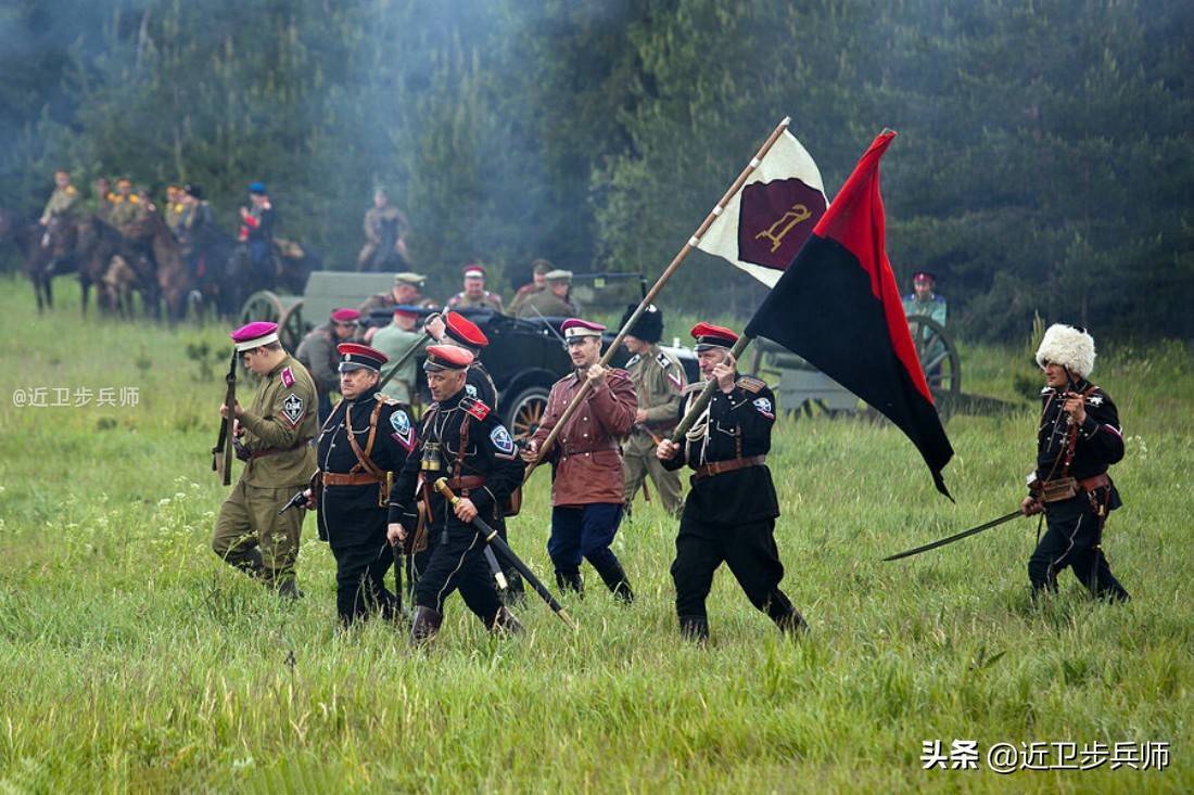 重现十月革命和苏俄内战:军服简直是万国牌_白卫军_沙俄_骑兵