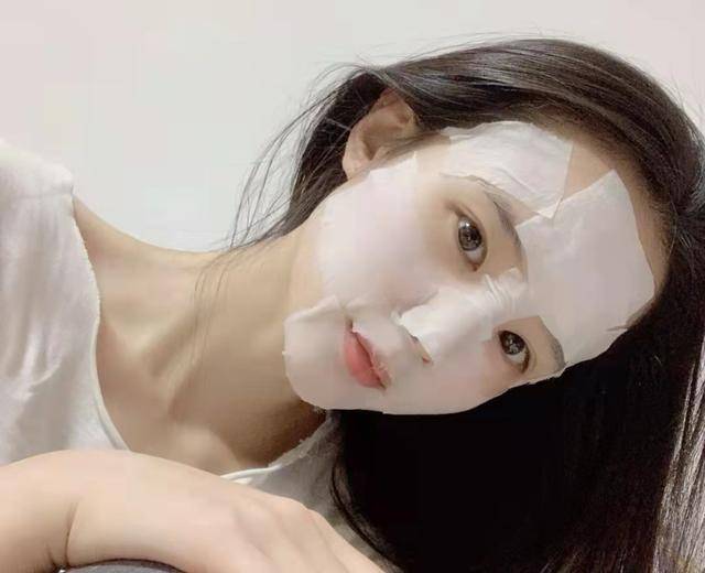因为夏天“敷面膜”时了解这三点，补水效果显著，并且简单好操作！