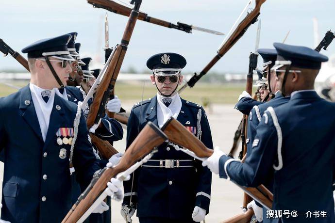 各国仪仗队使用的礼宾枪都有哪些