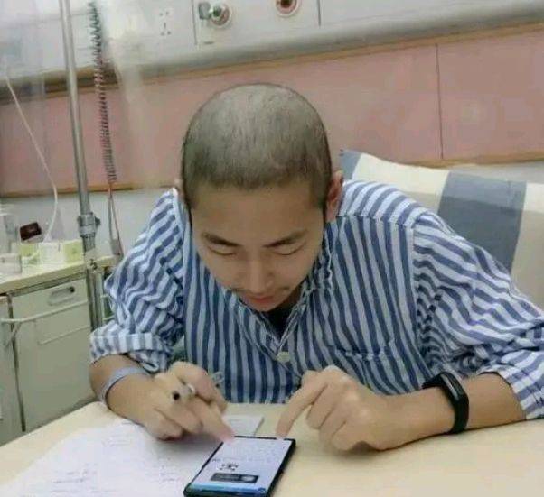 4年前,高三学生郑烨,694分考上浙大却查出白血病,最后结果怎样_母亲_故事_高考