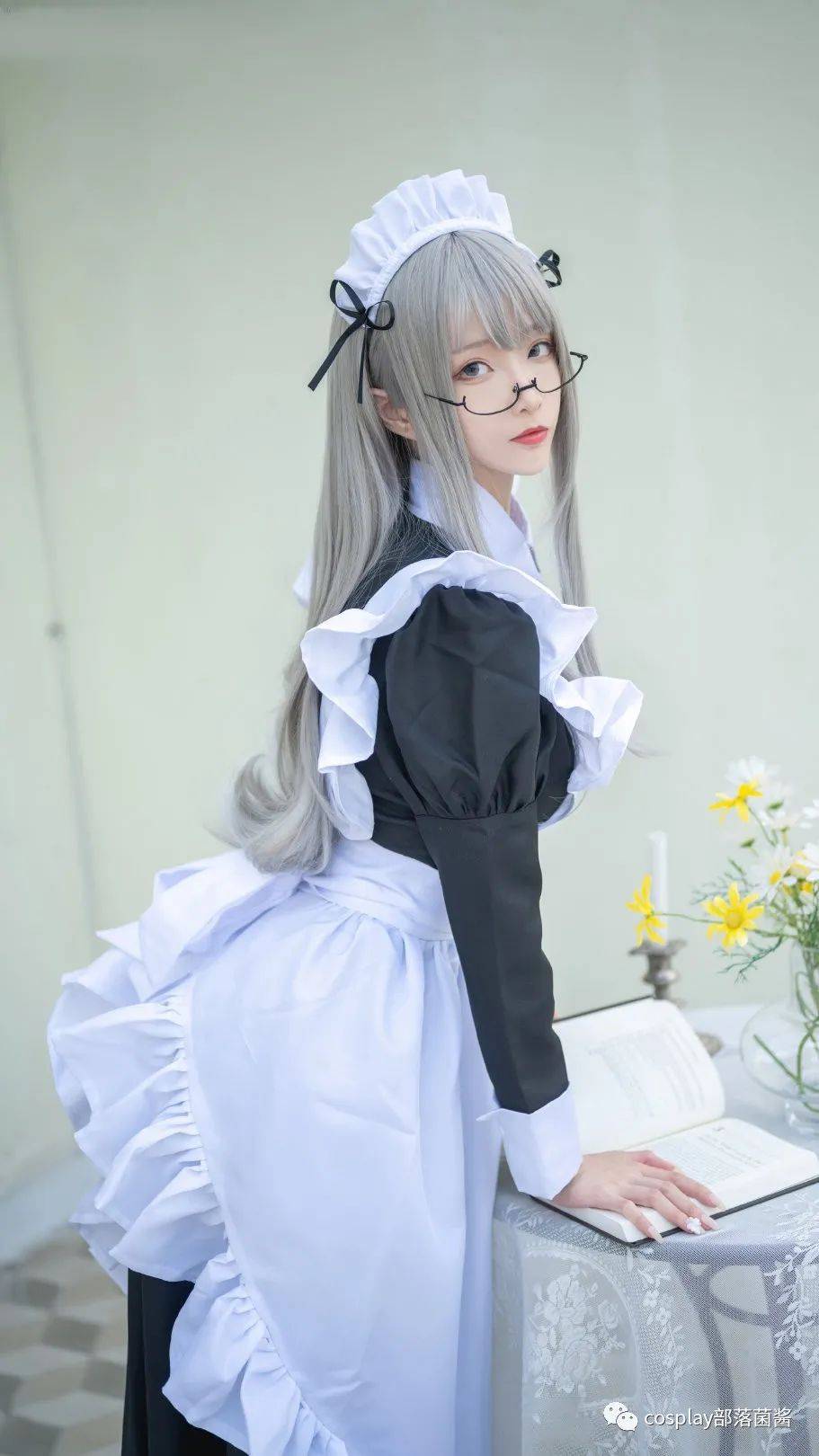 cos长裙女仆来了青青子ak看着你干活哦