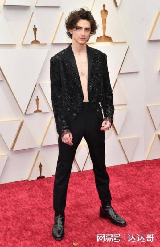 妮可基 奥斯卡红毯妮可基嫚深V优雅、暮光女衬衫超辣,尹汝贞身上有亮点