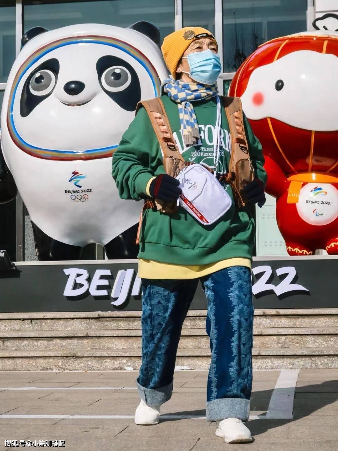 卫衣 73岁奶奶太时髦：穿孙女的衣服，满脸皱纹依然比同龄人年轻十岁