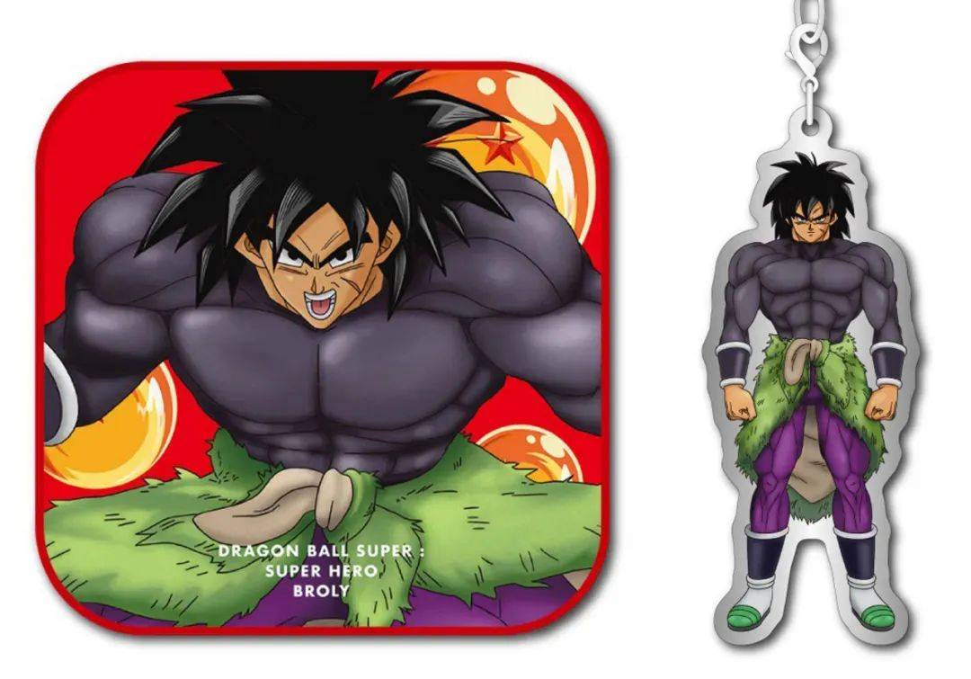 上身是黑色紧身上衣,下身是紫色裤子,还穿着由兽皮缝制的短裙