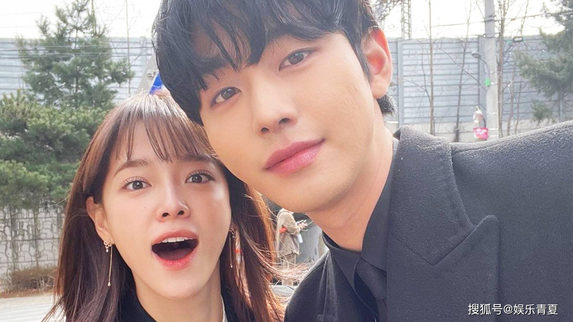 社内相亲安孝燮金世正搞怪可爱四连拍戏里浪漫恋爱戏外互动也亲密