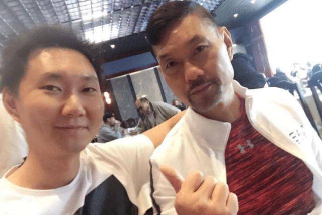 现在的他也是不比以前了,岁月就像是一把杀猪刀,但是他已经61岁了,功