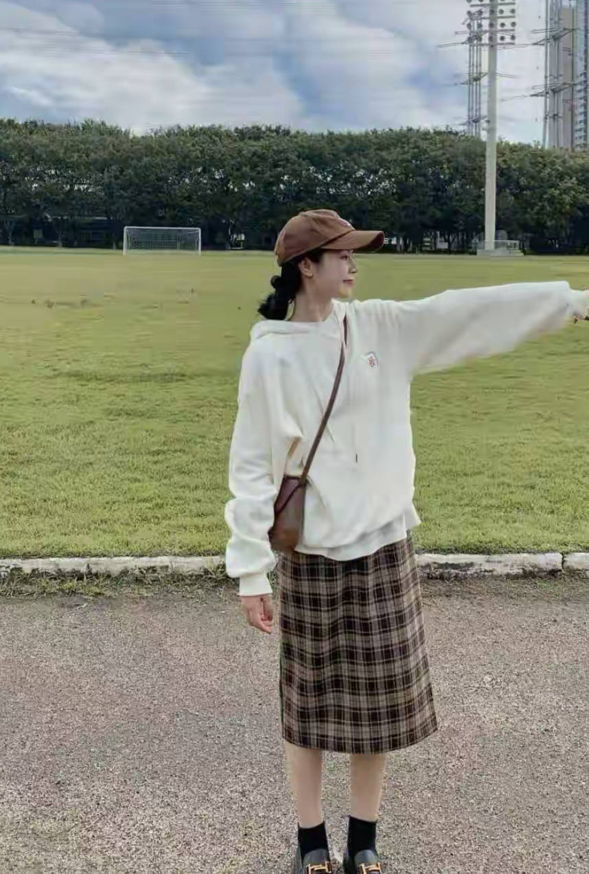 长度 春天流行“卫衣+半身裙”，当休闲和优雅撞个满怀，美得令人心动