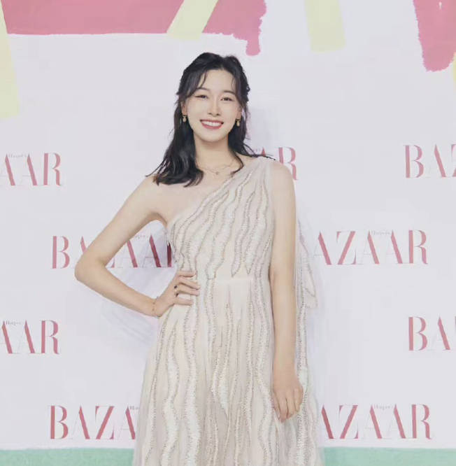 缺陷方脸、皮肤黑、有兔牙…缺陷多又如何？TVB女星一笑遮百丑！