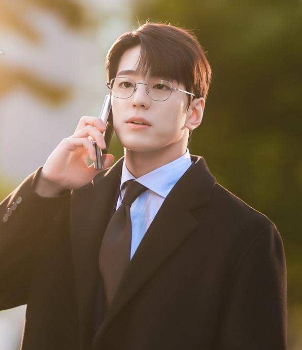 《社内相亲》这部漫改剧,不仅是安孝燮和金世正这对主线cp很有看点,金