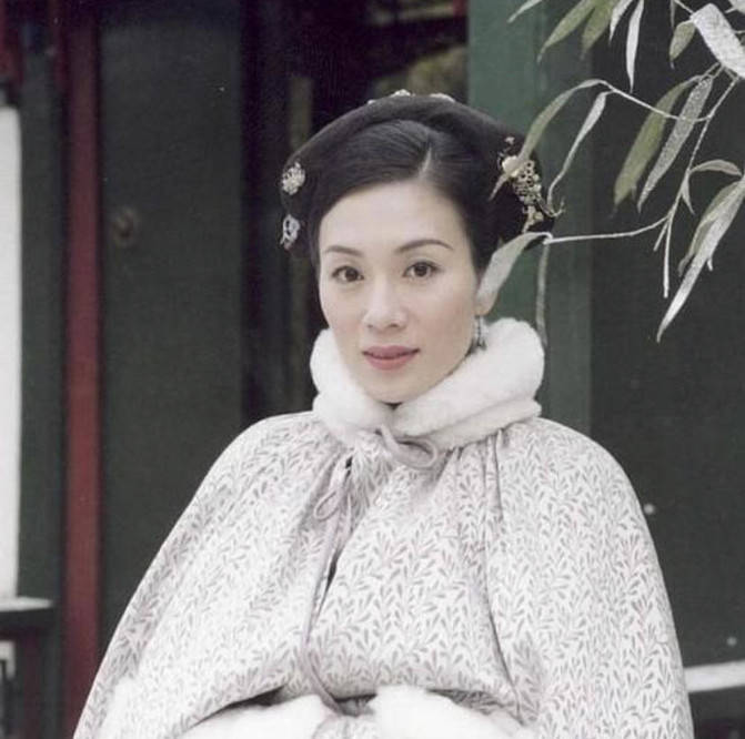 下巴TVB钟爱长脸女星？有人端庄大气，有人造型拉胯变“苦瓜脸”！