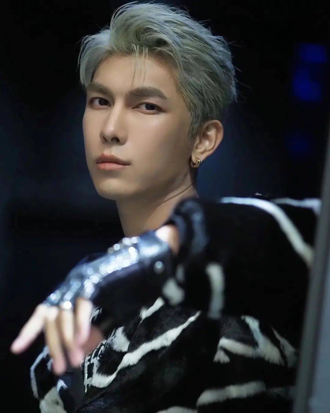 1,最近,中国粉丝对泰国小鲜肉的应援,又玩出了新花样,让人直呼好家伙