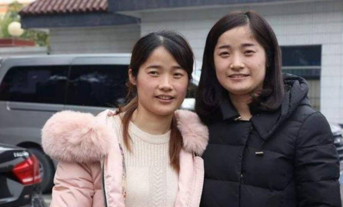 双胞胎一个美国长大，一个在中国长大，20年后再相聚差别十分明显