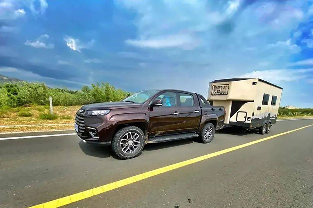 全家出游开小车看看c6驾照规定吧考上你也能开大房车