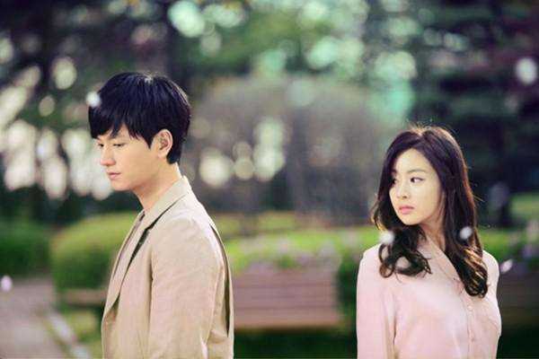 失恋后总想着大吃一顿伤害自己 该怎么让自己走出阴影 恋情 男朋友 都约 失恋后总想着大吃一顿伤害自己 该怎么让自己走出阴影 恋情 男朋友 都约