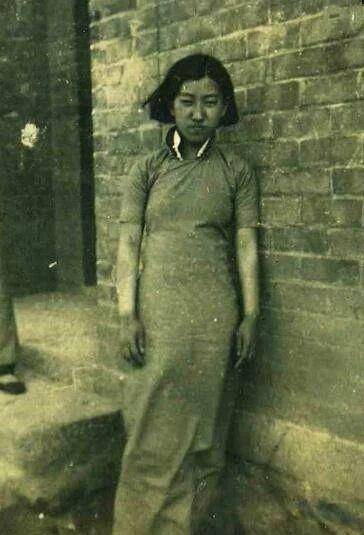 原创日军记者拍摄:被日军掠夺到军营的中国女孩_标语_女人_南京大屠杀