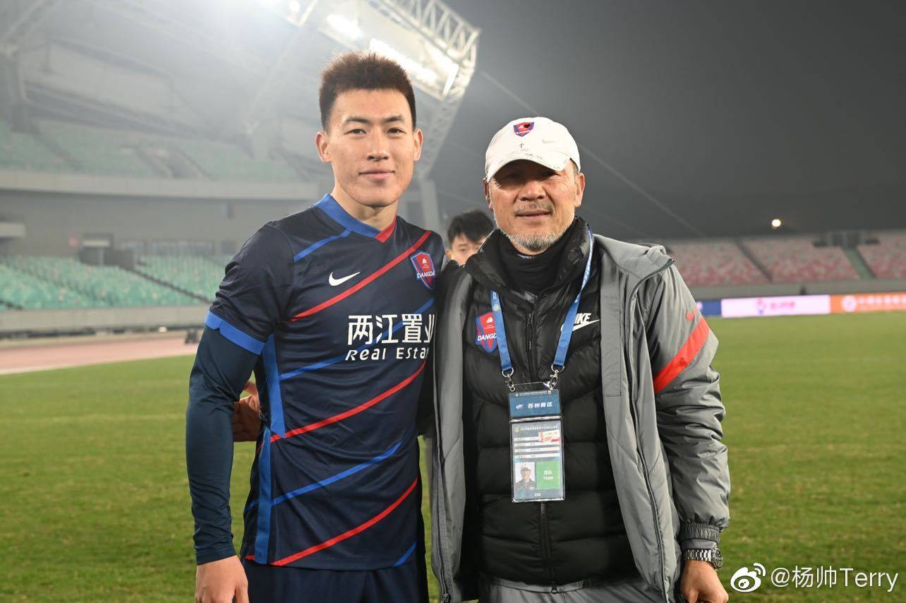 重庆队长杨帅发文告别:曾幻想再次退役 期待重逢那天_离开_球迷_赛季