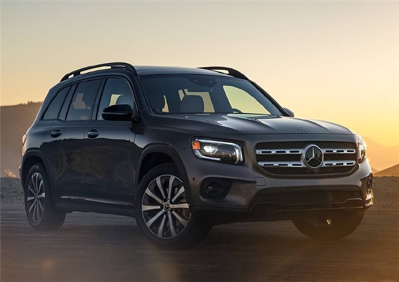 如果按照官方定价,30-35万元,可以选择的奔驰suv其实就是奔驰glb