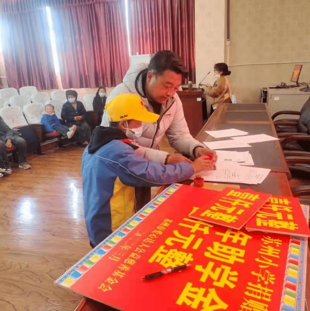 苏州兰文化基金携手百腾科技对藏西林周县苏州小学发放助学金