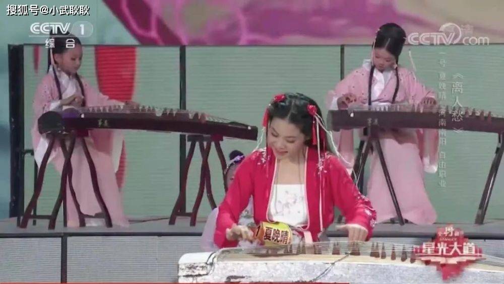 一把古筝万人围观河南这个山村女孩火了