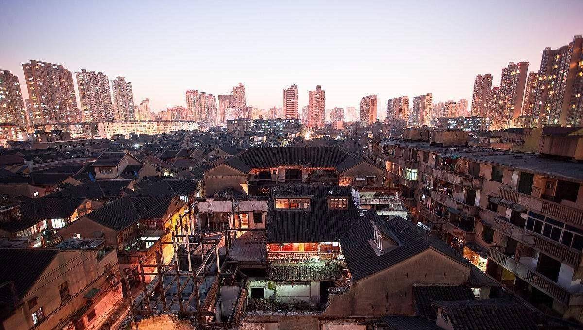 上海那些领着几千块每月的土著，卖掉房子去小城市生活不更爽吗？