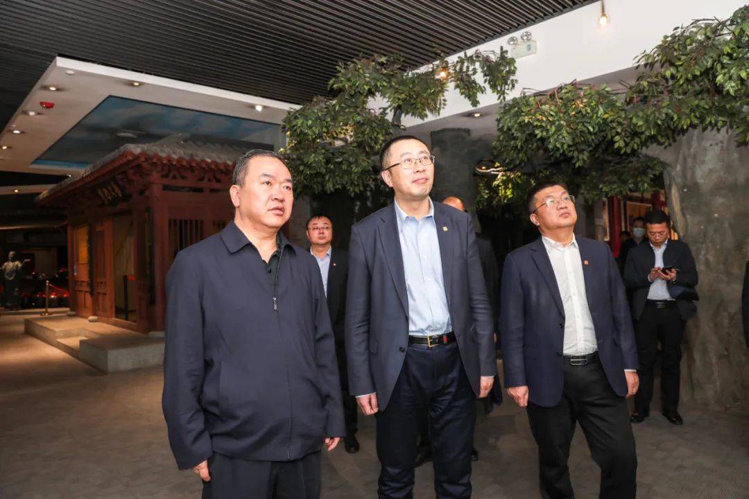 袁清茂与张宝辉举行工作会谈