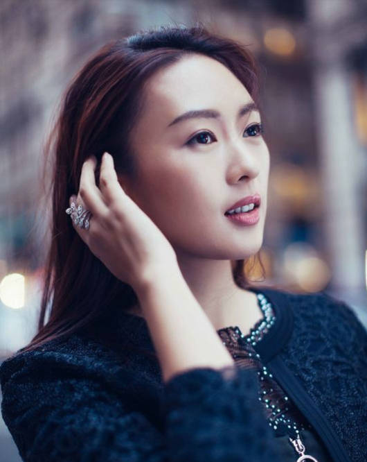 比如由黄渤主演的《民兵葛二蛋》里敢爱敢恨的村长女儿孟喜子,《新