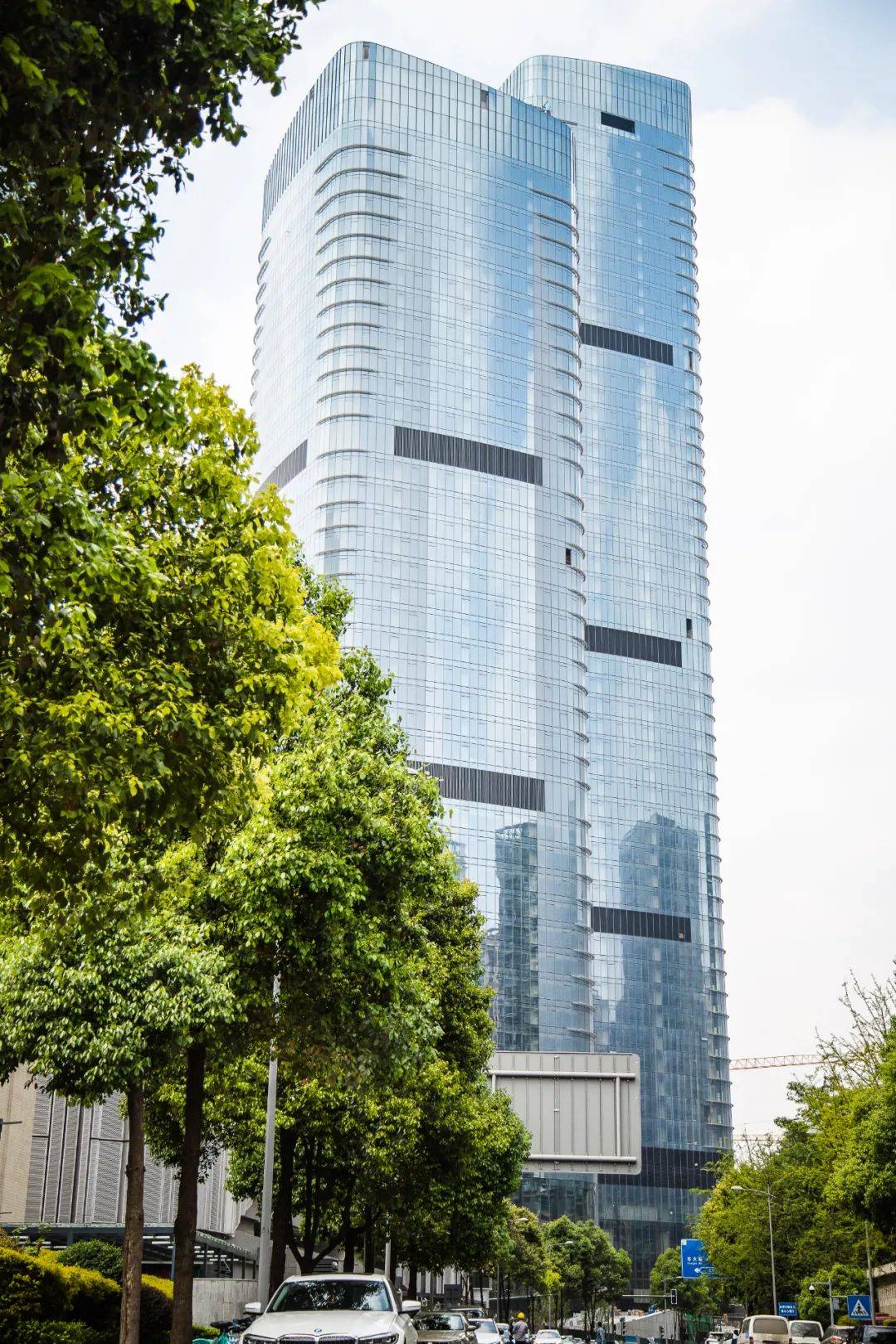 攀成钢从无缝钢管厂到天府门廊城市天际线的再生长